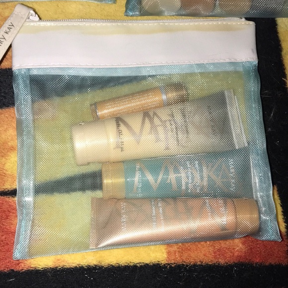 Mary Kay mini sun care kits with bonus lip balm - Picture 2 of 4